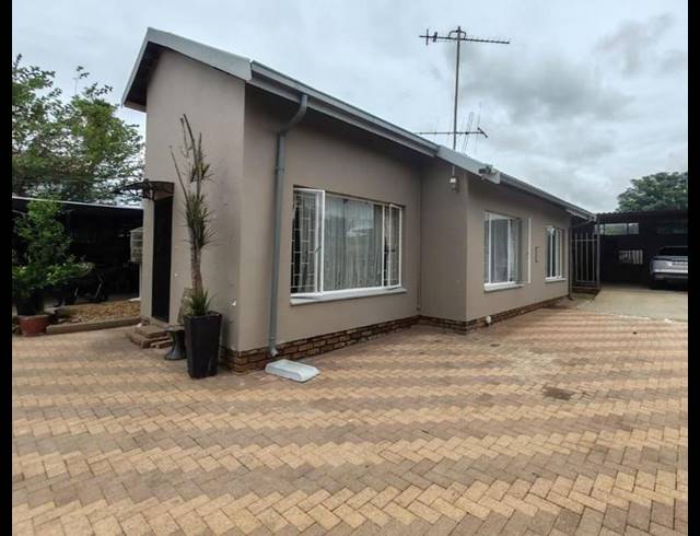3 BEDROOM HOUSE FOR SALE IN BOOYSENS